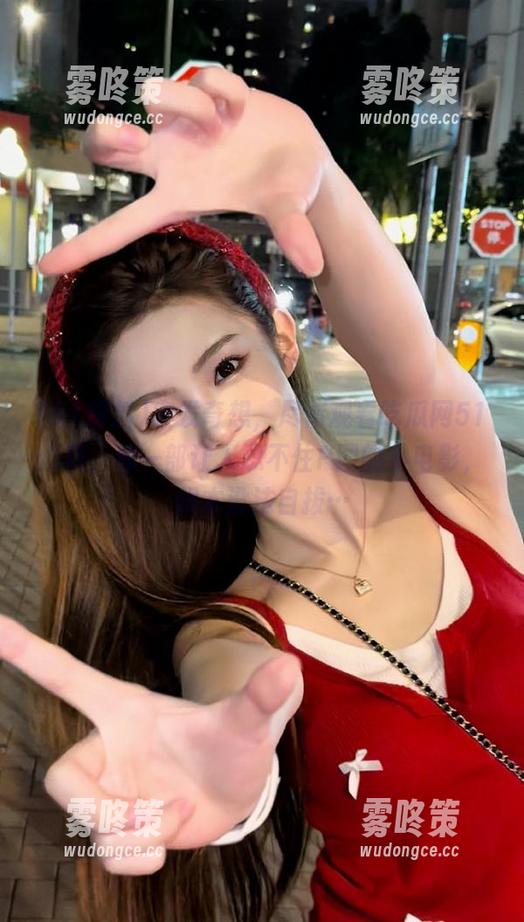 突发奇想，尽情观看吃瓜网51爆料，像一部让人忍不住P图的小电影，根本没法自拔…