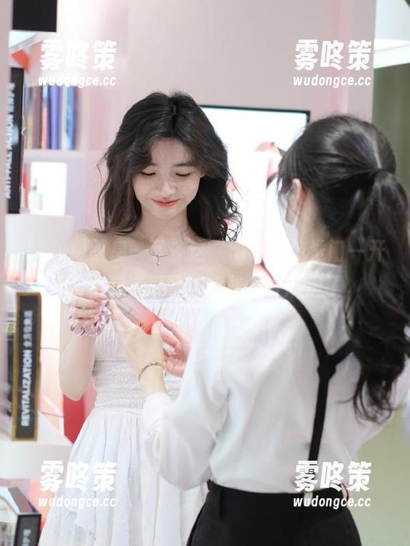 hlw 叹息一下,这“hlw”传送门一开,不知道又要被哪些八卦刷屏了