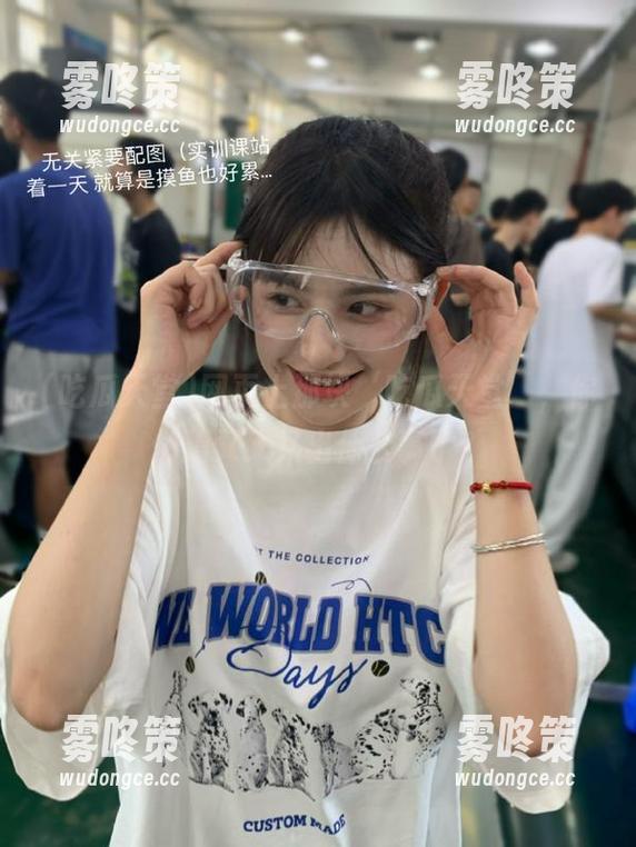 网页上那块‘吃瓜天堂’，你们猜又又又出什么事了？