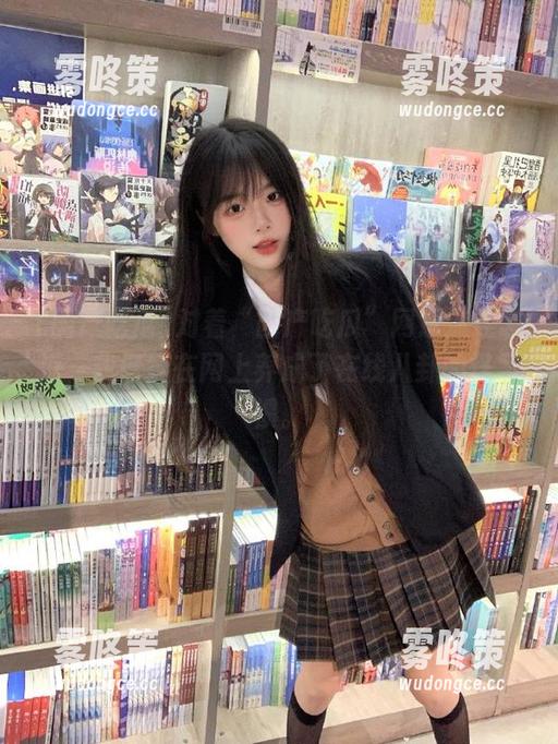 对着“国产吃瓜”网址流连忘返，我已经在网上养成了在线八卦的怪习惯。