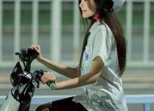 黑料网苹果版，不停换网址的小妖精，真是让人追到鞋都跑掉！